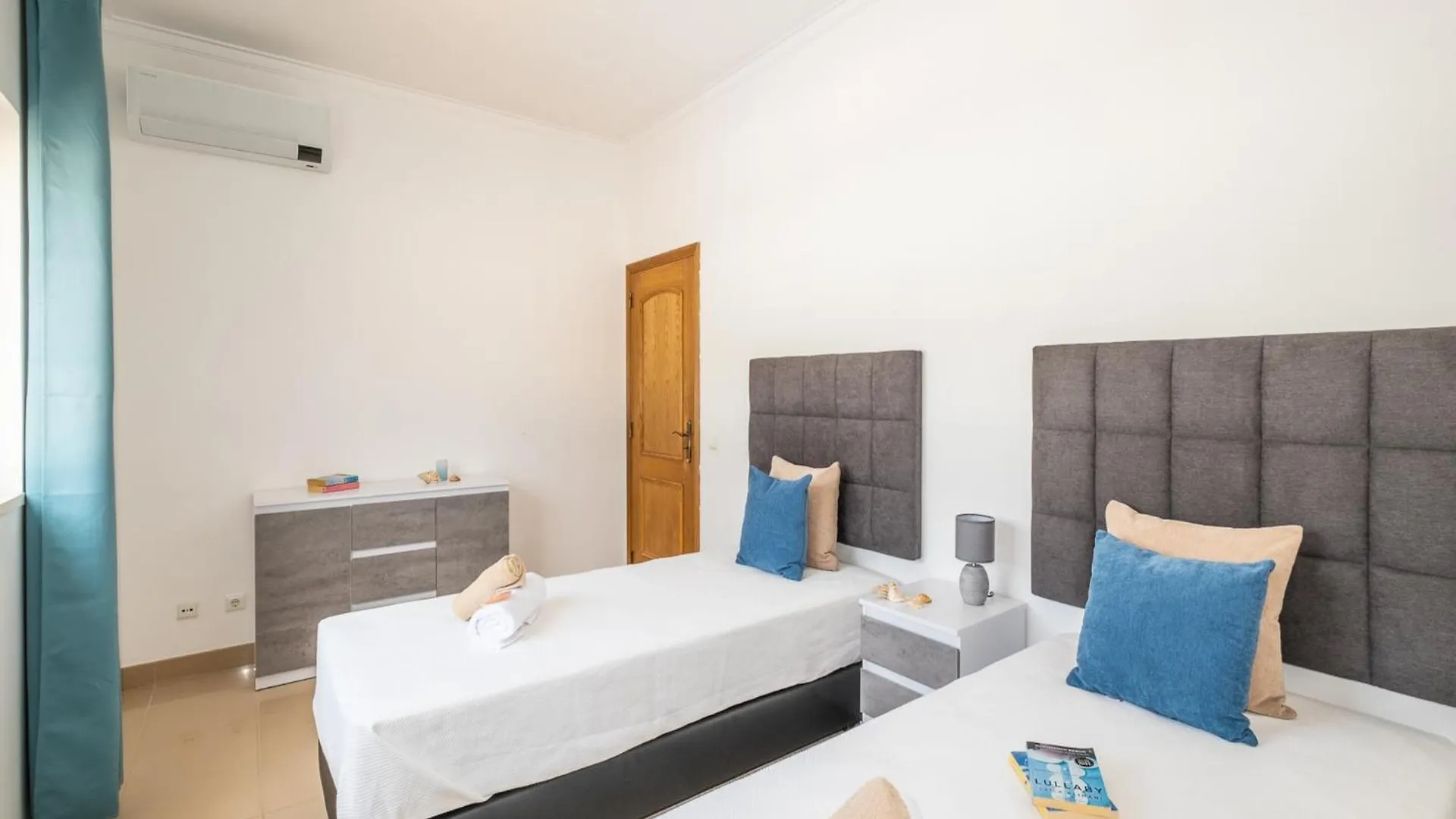 Amazing Villa With Private Pool 阿尔布费拉 0*,  葡萄牙
